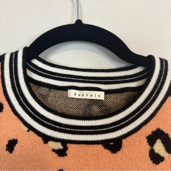 Baevely | Multicolor Color Block Leopard Print Short Sleeve Sweater - Picture 3 of 4